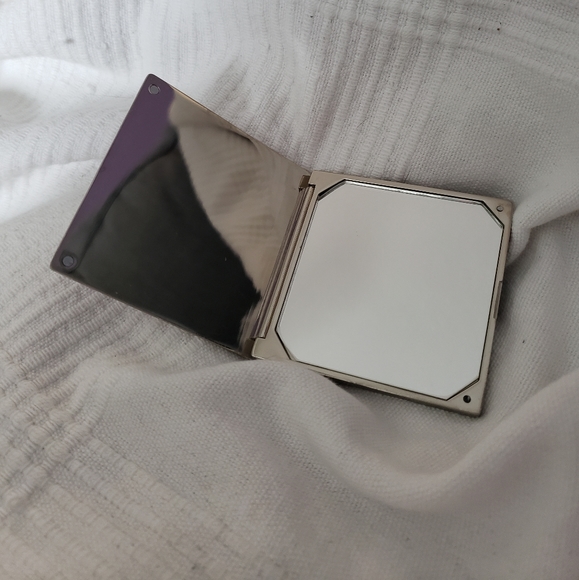 Burberry pocket/purse mirror - Picture 3 of 5